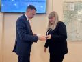 Сегодня на постоянно действующем совещании Глава района Максим Леонов вручил нагрудный знак «Почётный работник сферы образования Российской Федерации» и удостоверение к нему исполняющему полномочия председателя комитета по...
