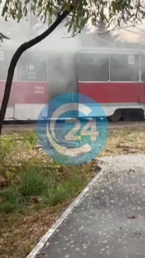 В Саратове около СГУ загорелся трамвай