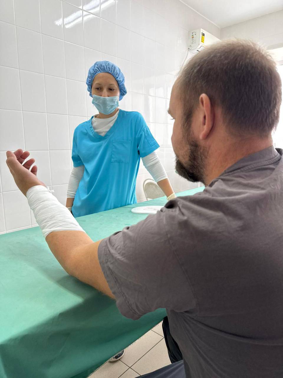 В Саратове хирурги спасли мужчине руку после травмы циркулярной пилой