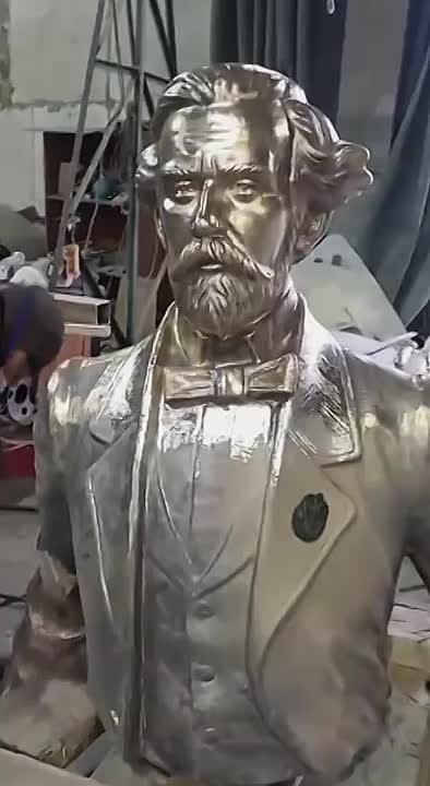 Саратовцам показали, как на заводе отливают памятник Алексею Боголюбову
