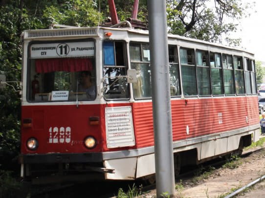 Трамвай загорелся в центре Саратова, инцидент произошел около X корпуса СГУ