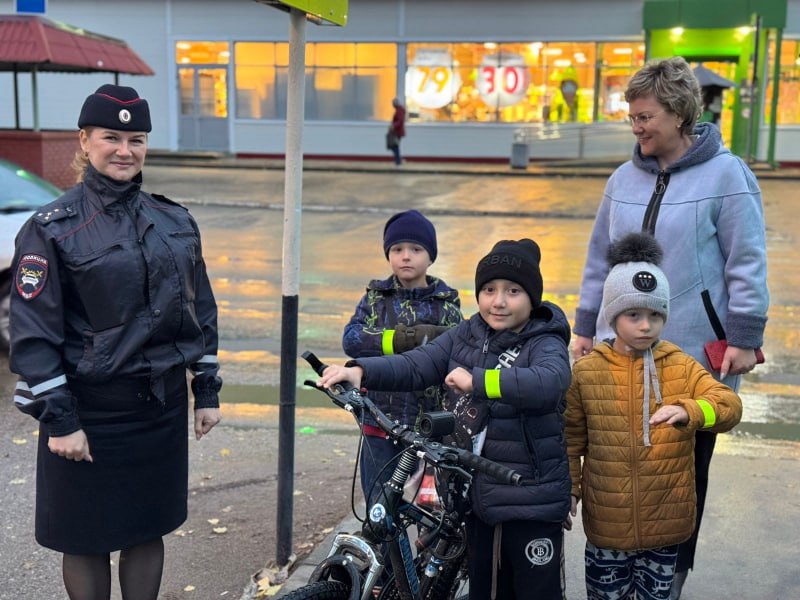 В рамках проведения профилактического мероприятия «Пешеход» на территории Марксовского района члены отрядов ЮИД и ЮДП «Монолит» совместно с руководителем отряда, членом Общественного совета при ОМВД России по Марксовскому... В рамках проведения профилактического мероприятия «Пешеход» на территории Марксовского района члены отрядов ЮИД и ЮДП «Монолит» совместно с руководителем отряда, членом Общественного совета при ОМВД России по Марксовскому...