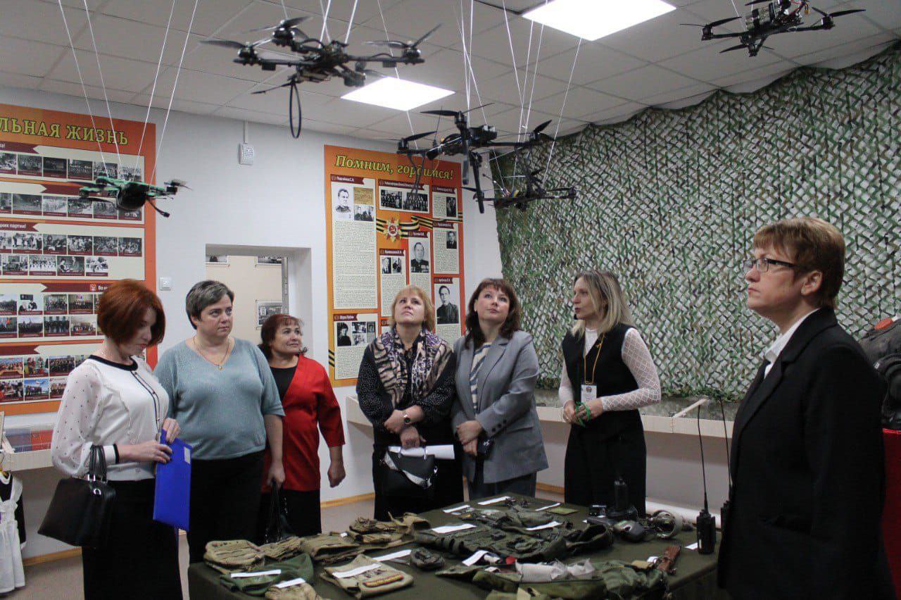 Специалисты комиссий по делам несовершеннолетних области изучили опыт работы Калининского района Специалисты комиссий по делам несовершеннолетних области изучили опыт работы Калининского района