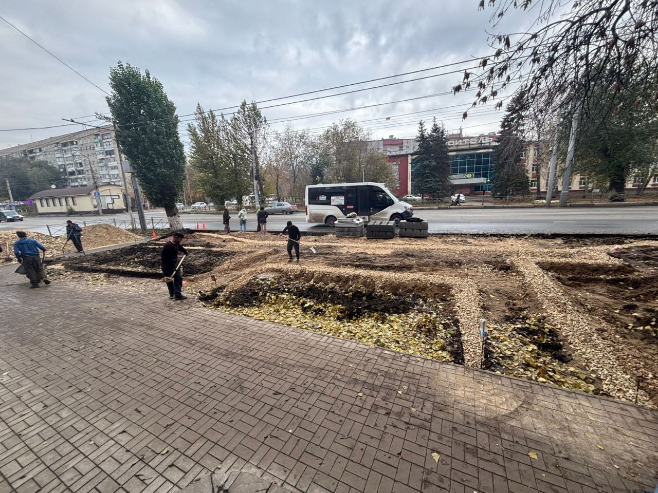 Уважаемые жители!. В Энгельсе продолжается работа по установке павильонов