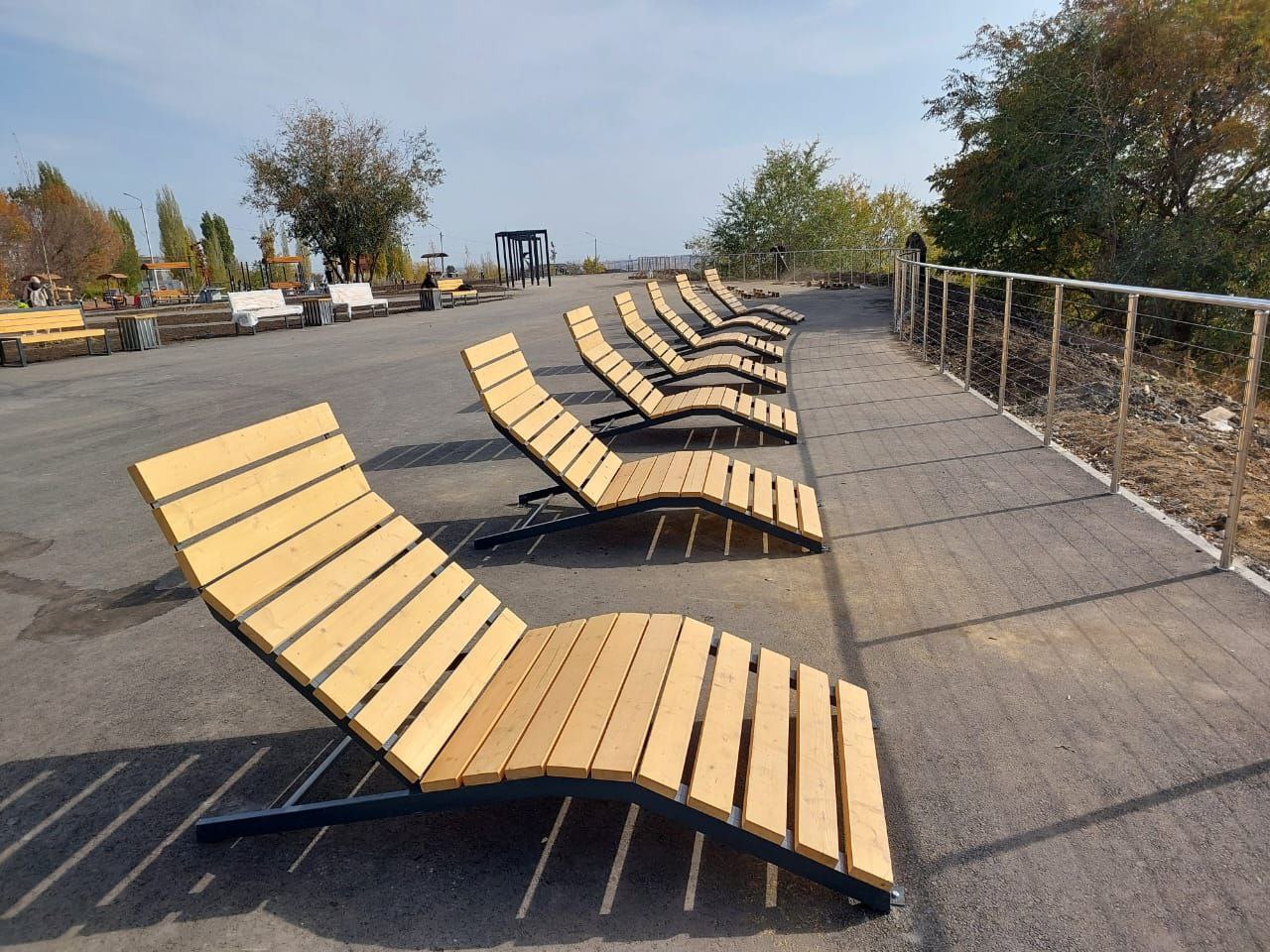 11111. 113612. В Ленинском районе благодаря депутатскому проекту, инициированного председателем Государственной Думы РФ Вячеславом Володиным "Новые парки и скверы" появилась новая зона отдыха 11111. 113612. В Ленинском районе благодаря депутатскому проекту, инициированного председателем Государственной Думы РФ Вячеславом Володиным "Новые парки и скверы" появилась новая зона отдыха