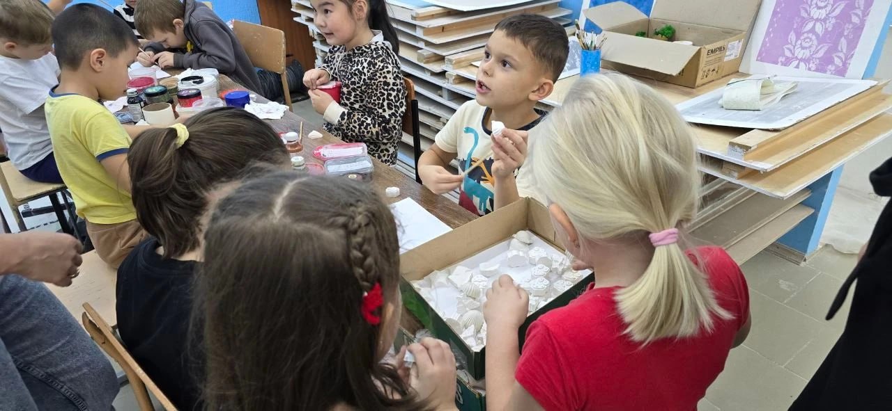 Студенты познакомили малышей с профессией декоратора Студенты познакомили малышей с профессией декоратора