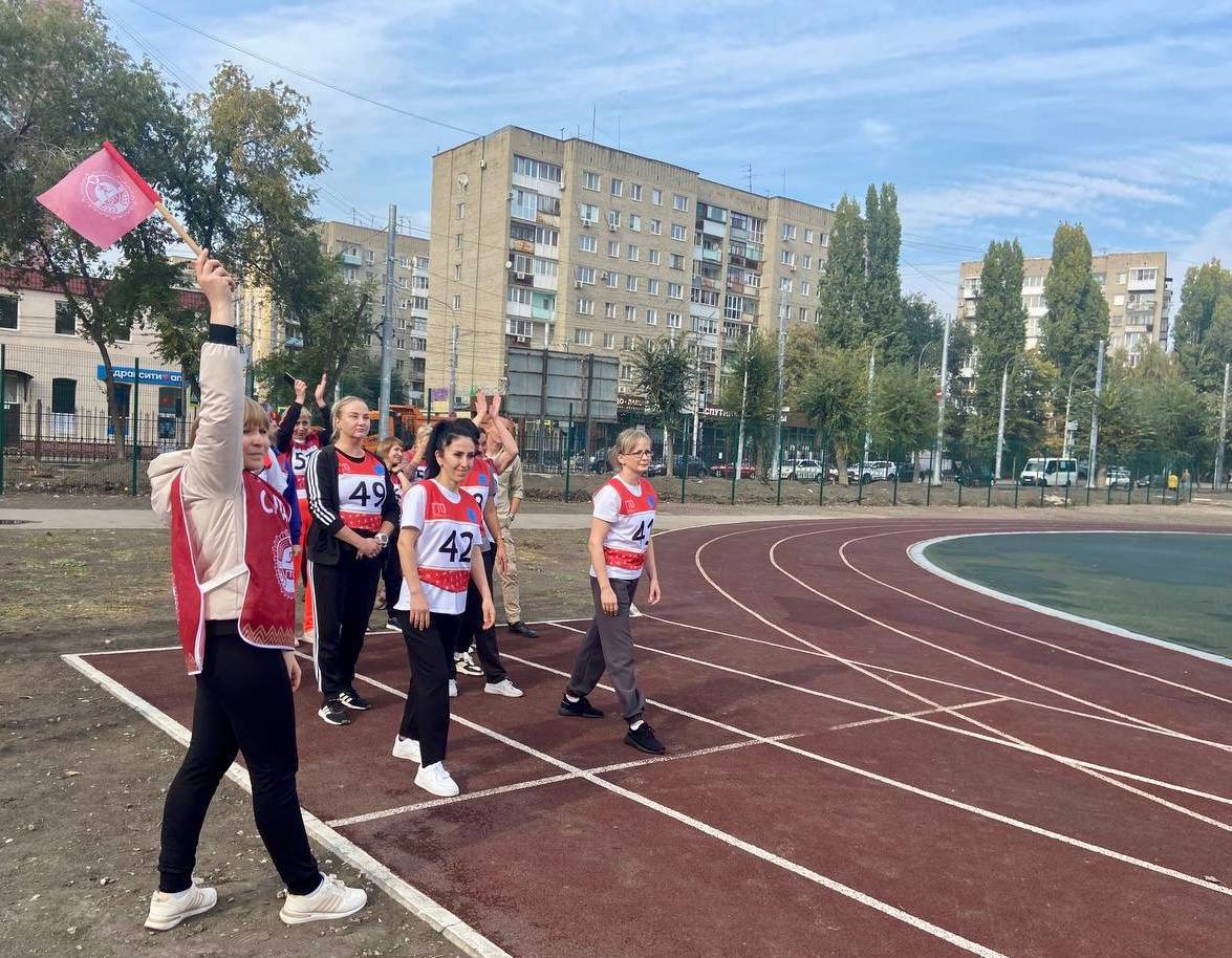 На стадионе Детского парка прошло тестирование норм комплекса ВФСК ГТО среди сотрудников муниципальных дошкольных образовательных учреждений