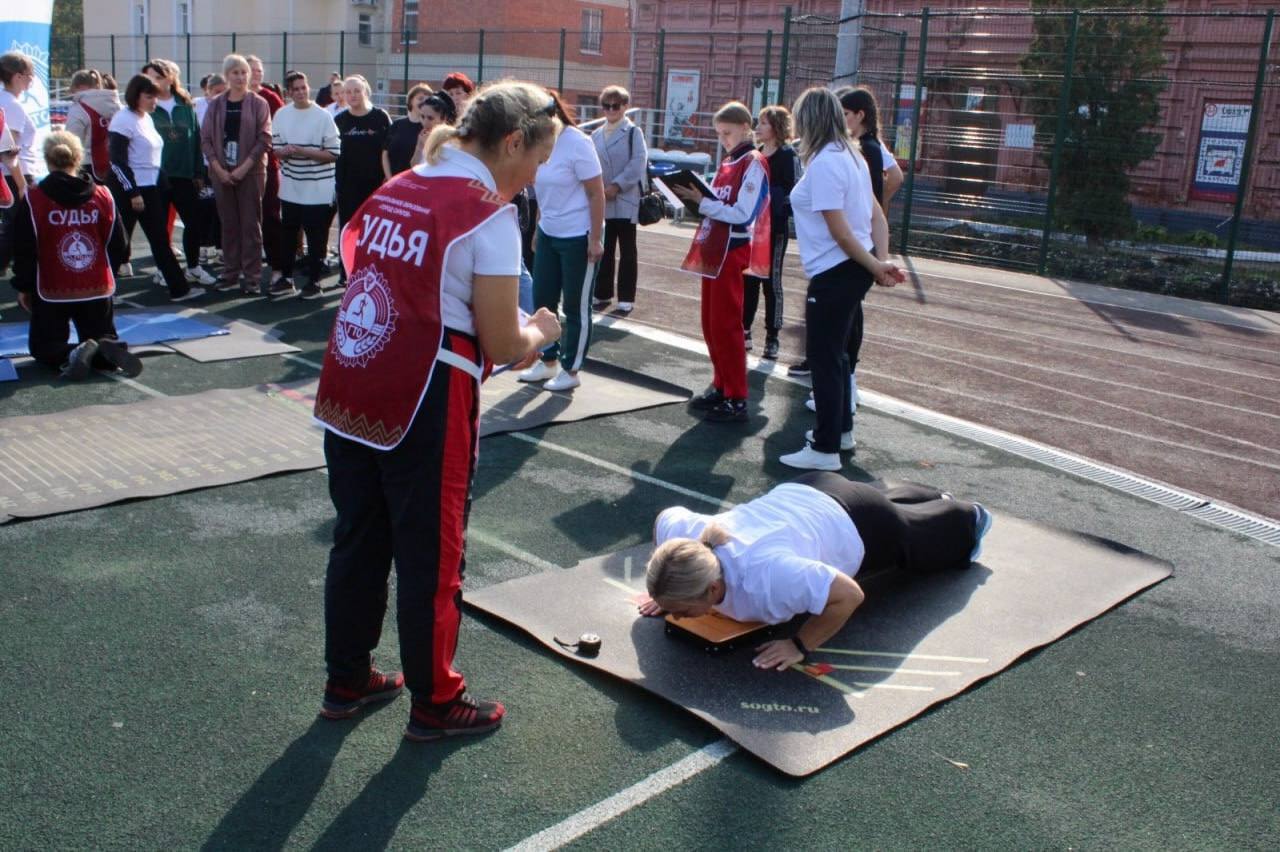 На стадионе Детского парка прошло тестирование норм комплекса ВФСК ГТО среди сотрудников муниципальных дошкольных образовательных учреждений На стадионе Детского парка прошло тестирование норм комплекса ВФСК ГТО среди сотрудников муниципальных дошкольных образовательных учреждений