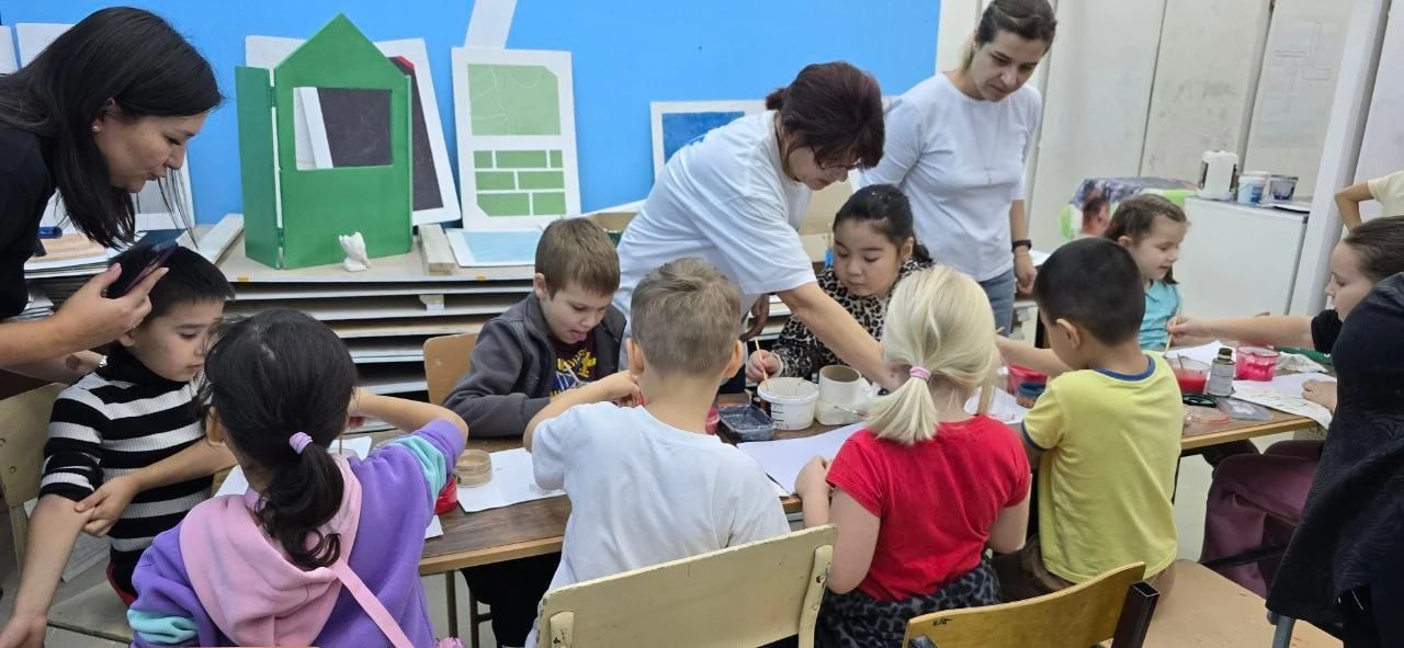 Студенты познакомили малышей с профессией декоратора