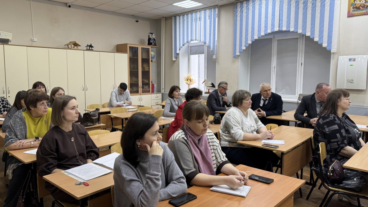 Более 200 педагогов приняли участие в первом слёте Ассоциации учителей истории Саратовской области Более 200 педагогов приняли участие в первом слёте Ассоциации учителей истории Саратовской области