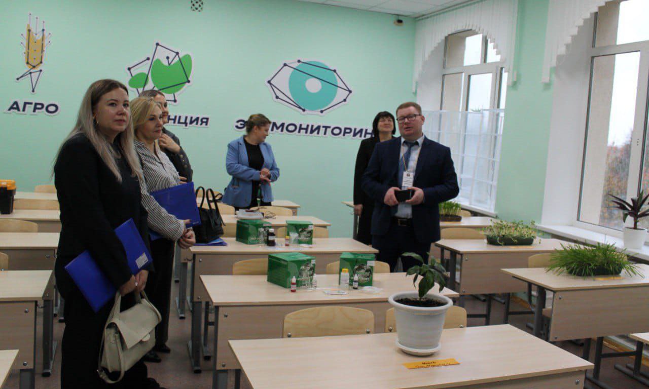 Специалисты комиссий по делам несовершеннолетних области изучили опыт работы Калининского района Специалисты комиссий по делам несовершеннолетних области изучили опыт работы Калининского района