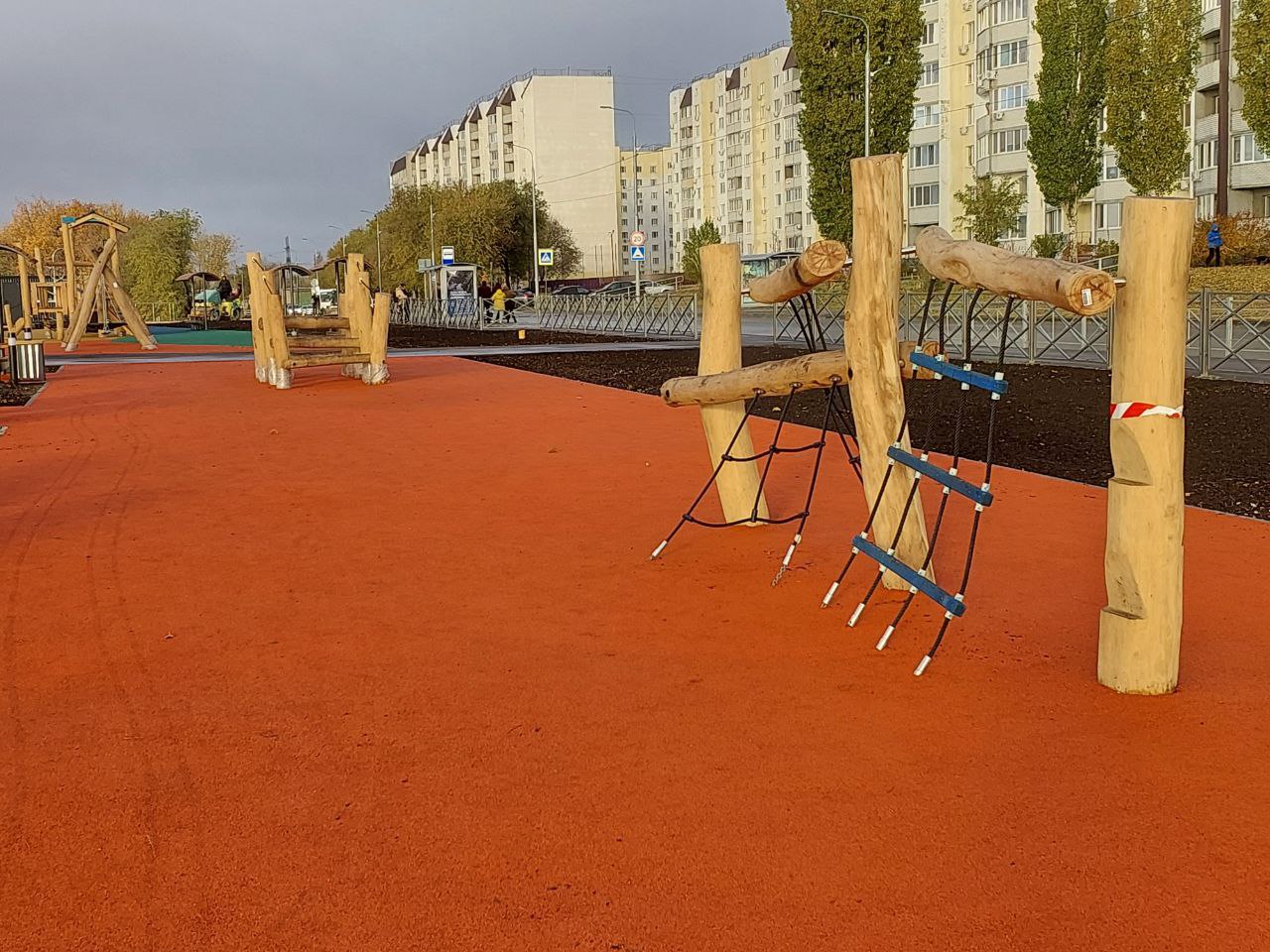 11111. 113612. В Ленинском районе благодаря депутатскому проекту, инициированного председателем Государственной Думы РФ Вячеславом Володиным "Новые парки и скверы" появилась новая зона отдыха 11111. 113612. В Ленинском районе благодаря депутатскому проекту, инициированного председателем Государственной Думы РФ Вячеславом Володиным "Новые парки и скверы" появилась новая зона отдыха