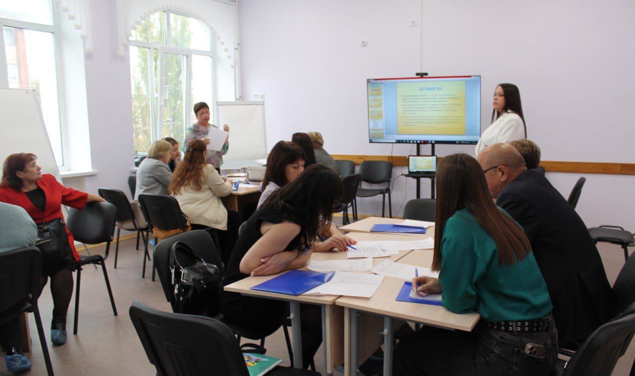 Специалисты комиссий по делам несовершеннолетних области изучили опыт работы Калининского района Специалисты комиссий по делам несовершеннолетних области изучили опыт работы Калининского района