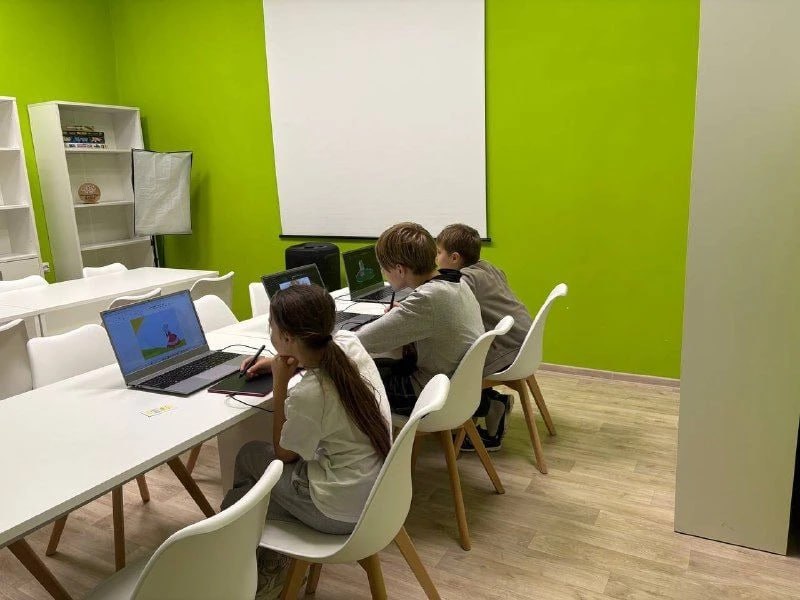 В обновленном молодежном пространстве «Орленок» жизнь бьет ключом - тут ребята погружаются в атмосферу разнообразных занятий и развлечений В обновленном молодежном пространстве «Орленок» жизнь бьет ключом - тут ребята погружаются в атмосферу разнообразных занятий и развлечений