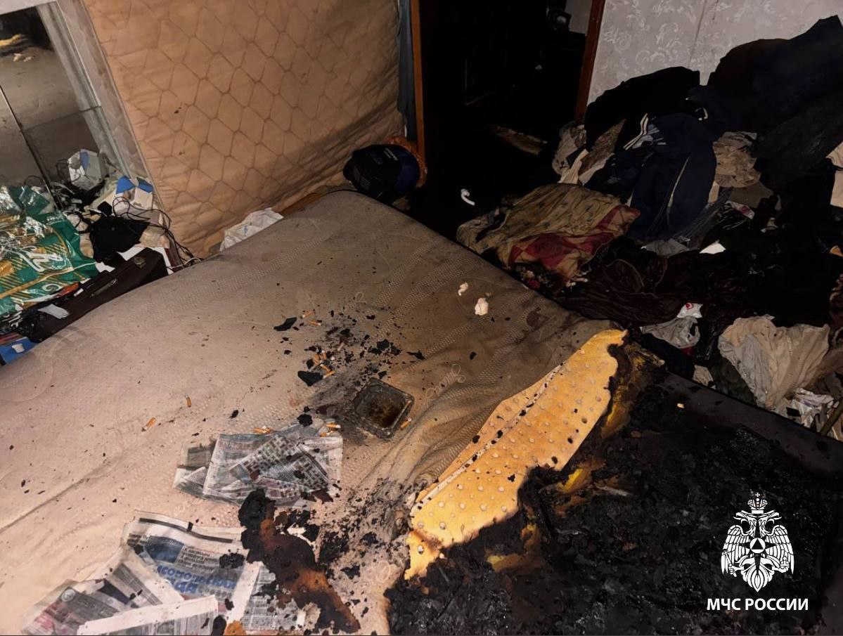 В Саратове мужчина попал в больницу после ночного пожара в квартире В Саратове мужчина попал в больницу после ночного пожара в квартире