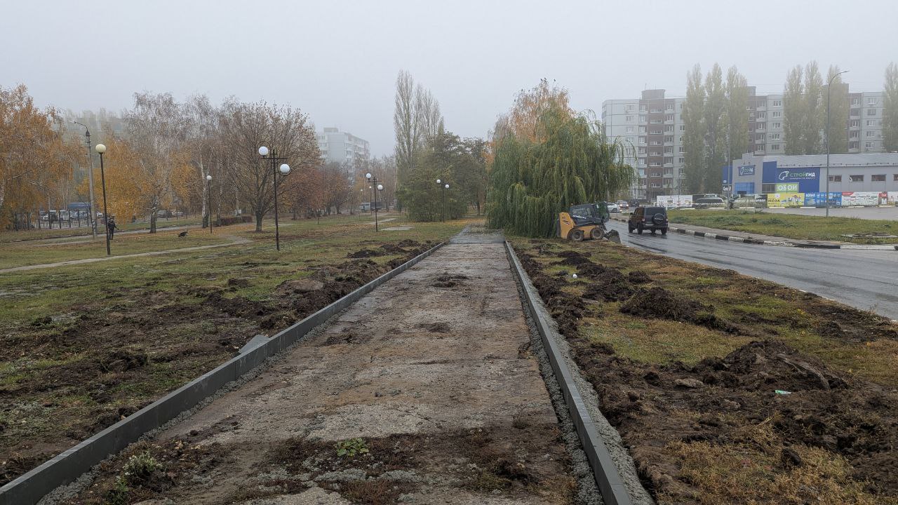 Напротив пляжа в 7 микрорайоне ведется строительство пешеходных дорожек Напротив пляжа в 7 микрорайоне ведется строительство пешеходных дорожек