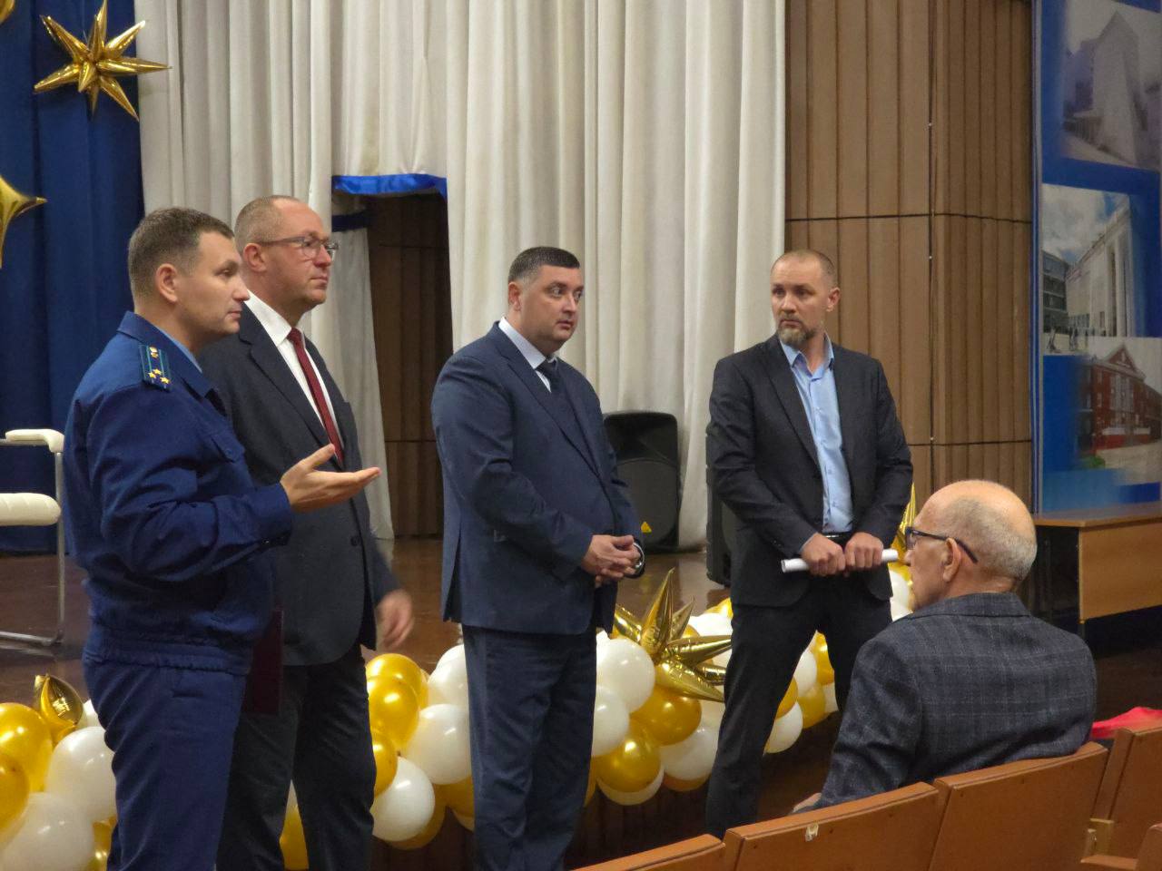 Прокурор Октябрьского района Саратова Илья Апарин встретился со старшими по домам