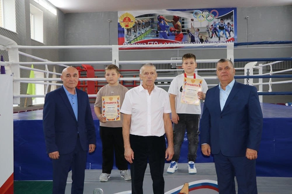 Балаковские спортсмены стали призёрами Открытого турнира по боксу Балаковские спортсмены стали призёрами Открытого турнира по боксу