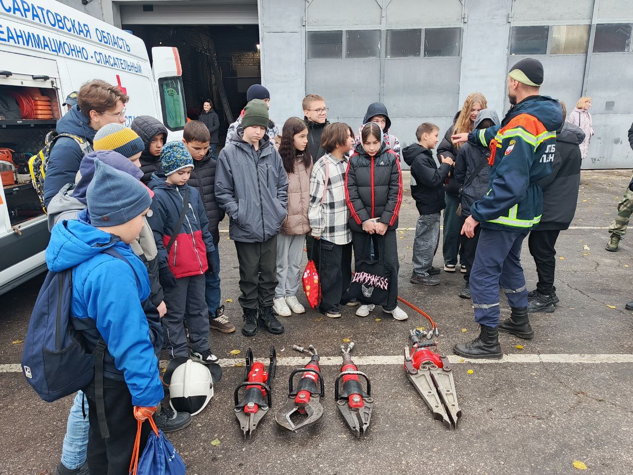 Дети ветеранов СВО познакомились с работой областной службы спасения Дети ветеранов СВО познакомились с работой областной службы спасения