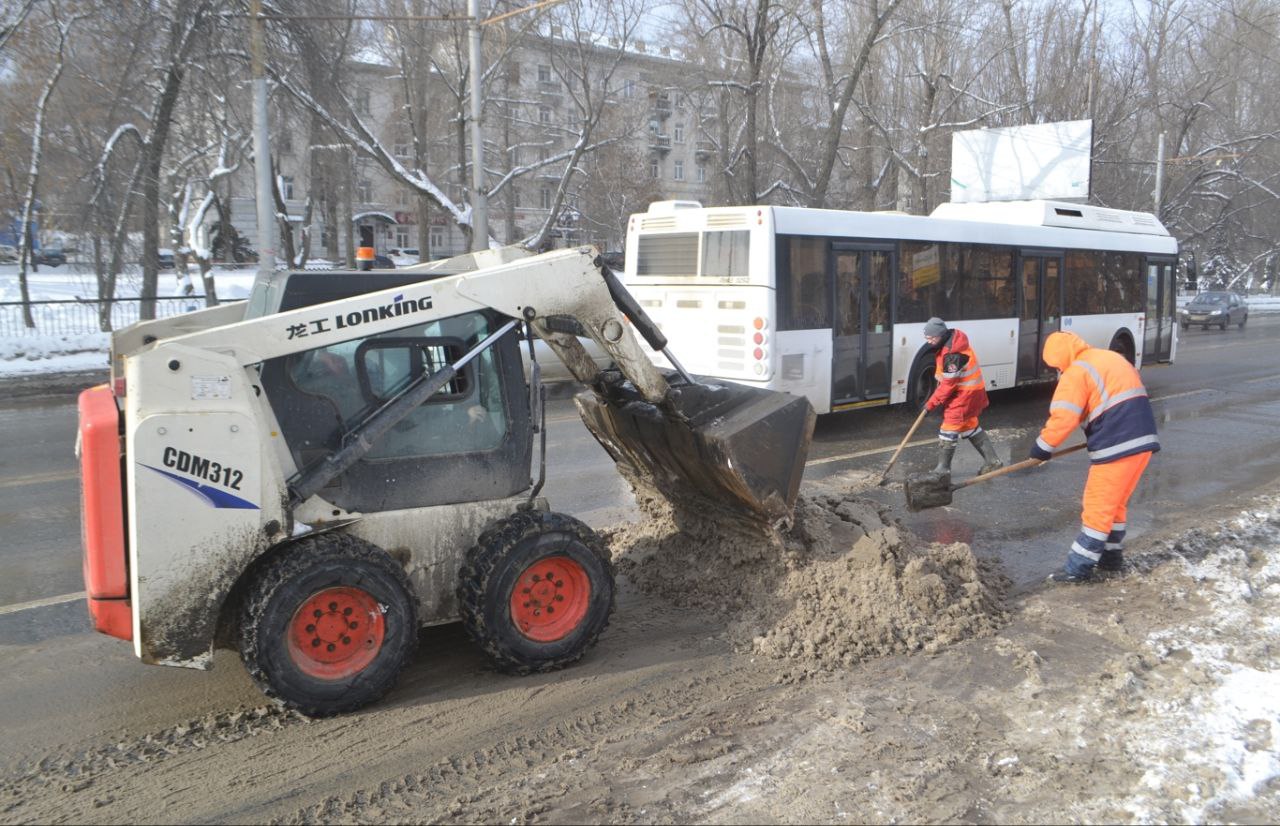Мэр Саратова Михаил Исаев объявил зимний план борьбы со снегом: «Никакого песка и пескосоляной смеси, реагенты эффективнее»