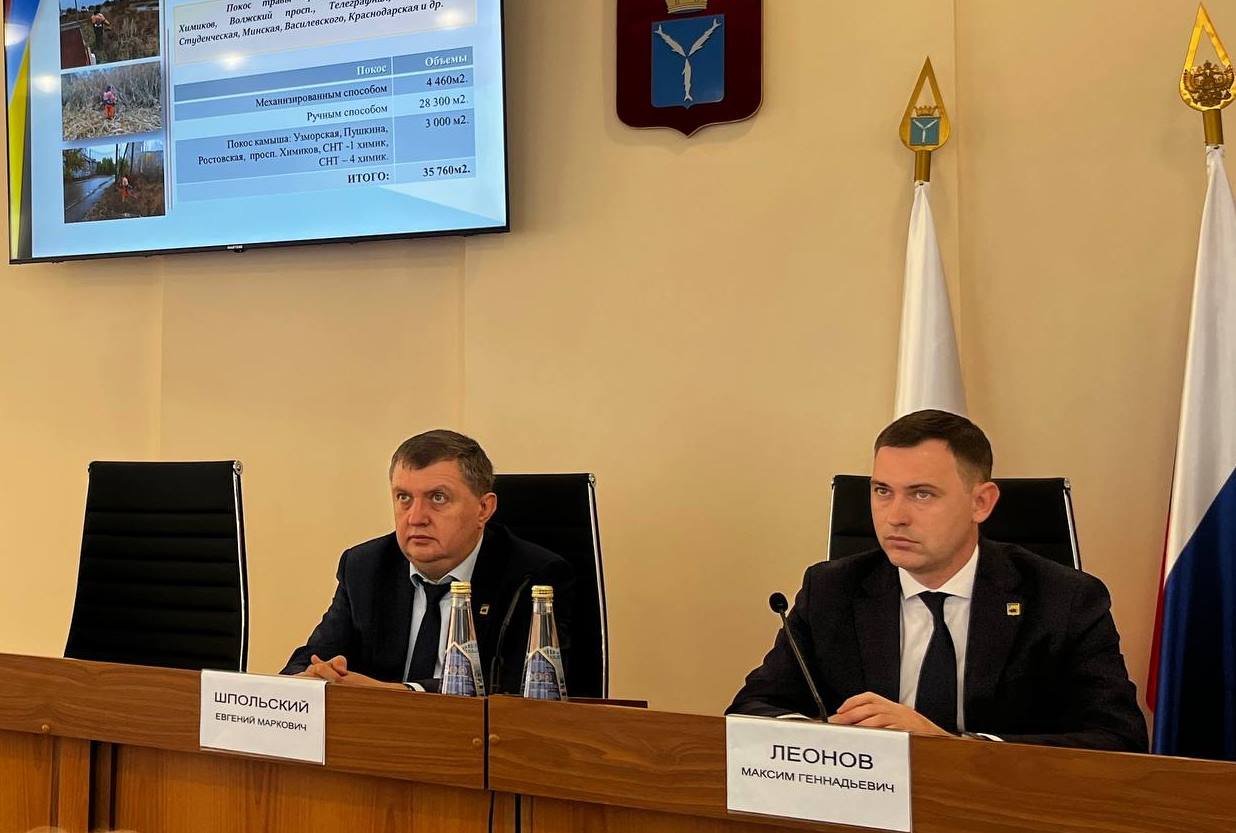 Ведущей темой заседания оперативного штаба по благоустройству стала неудовлетворительная ситуация с вывозом твердых коммунальных отходов, сложившаяся на текущей неделе