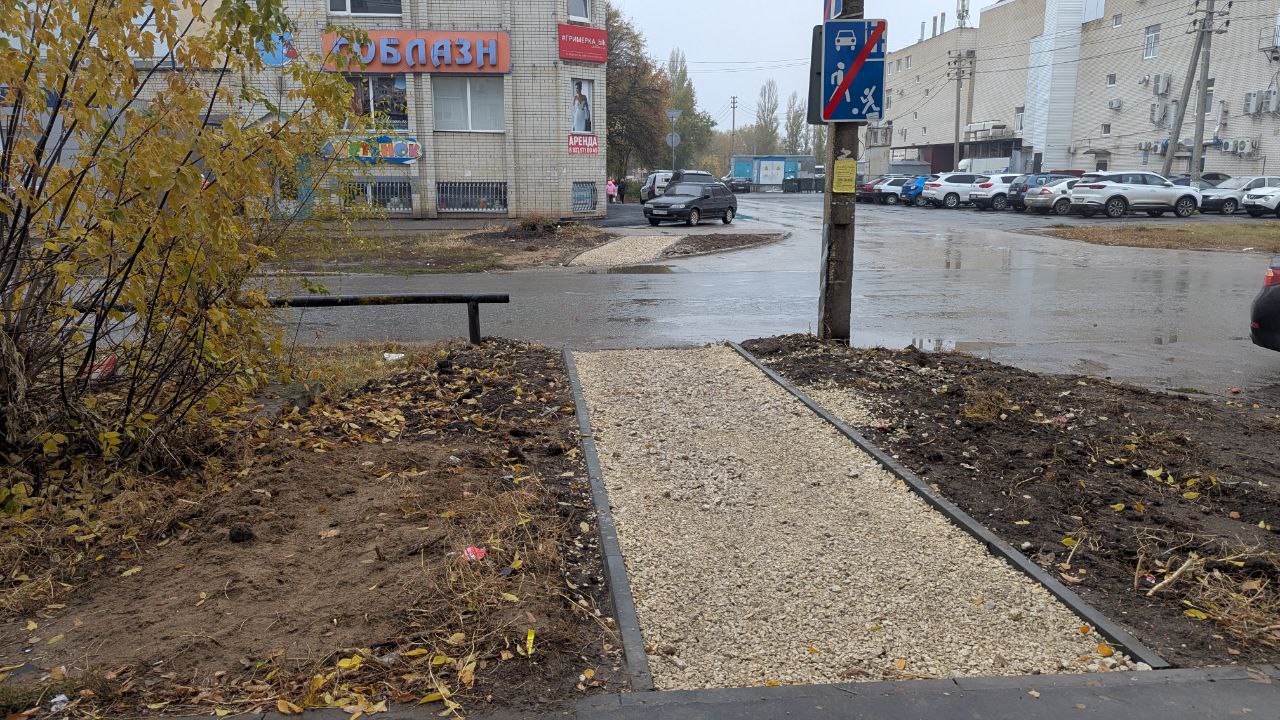 Напротив пляжа в 7 микрорайоне ведется строительство пешеходных дорожек Напротив пляжа в 7 микрорайоне ведется строительство пешеходных дорожек