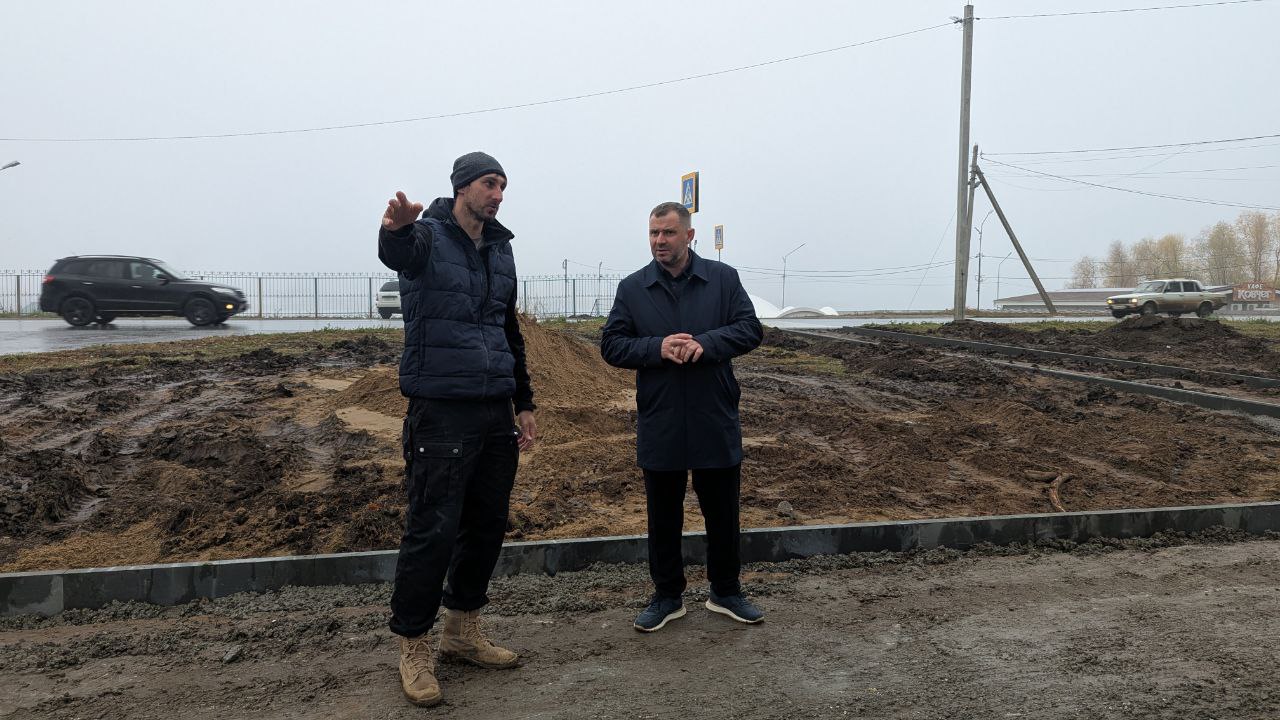 Напротив пляжа в 7 микрорайоне ведется строительство пешеходных дорожек