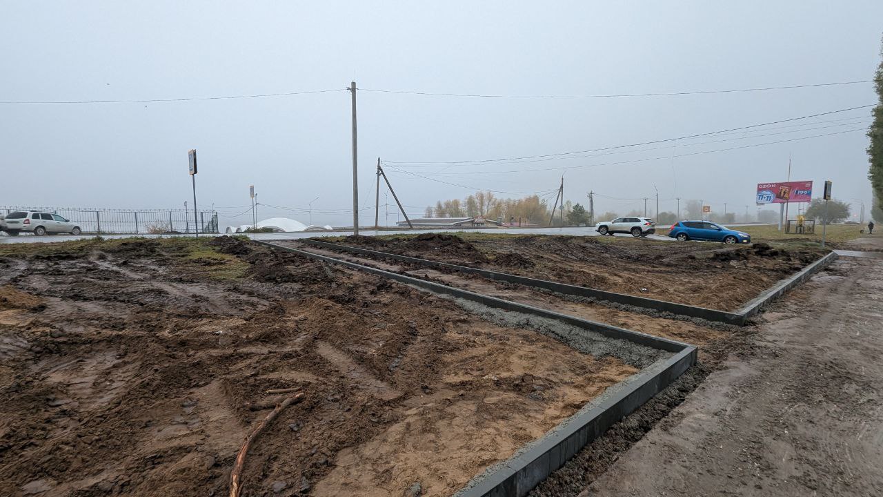 Напротив пляжа в 7 микрорайоне ведется строительство пешеходных дорожек Напротив пляжа в 7 микрорайоне ведется строительство пешеходных дорожек