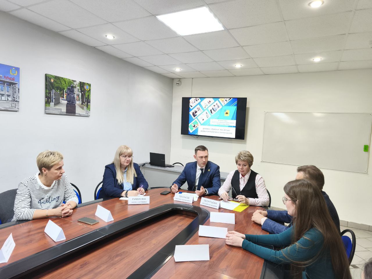 На встрече с молодыми специалистами образовательных и медицинских учреждений нашего муниципалитета обсудили вопросы условий труда и социальных гарантий На встрече с молодыми специалистами образовательных и медицинских учреждений нашего муниципалитета обсудили вопросы условий труда и социальных гарантий