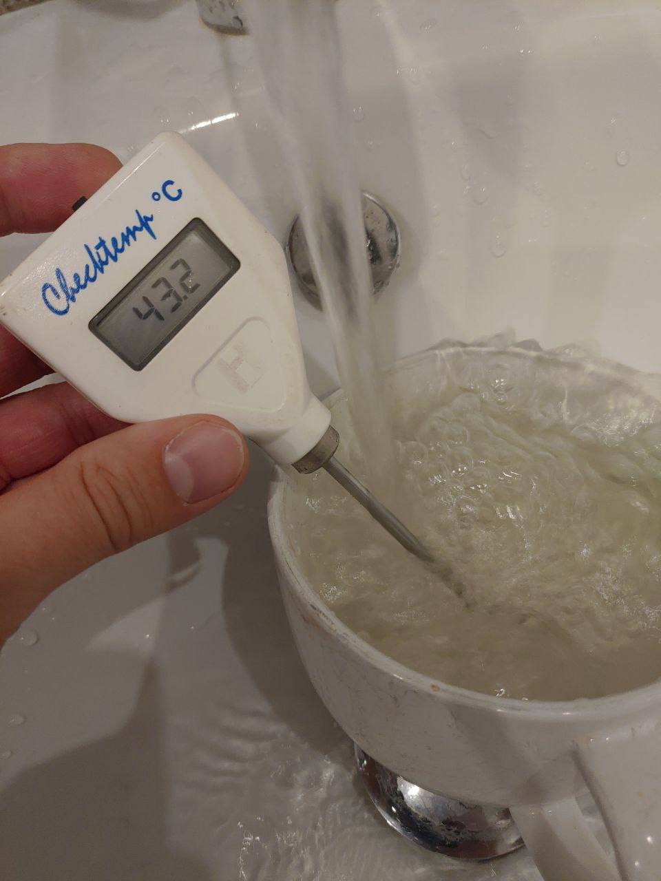 Комитет по ЖКХ проверил параметры подачи горячего водоснабжения в многоквартирном доме