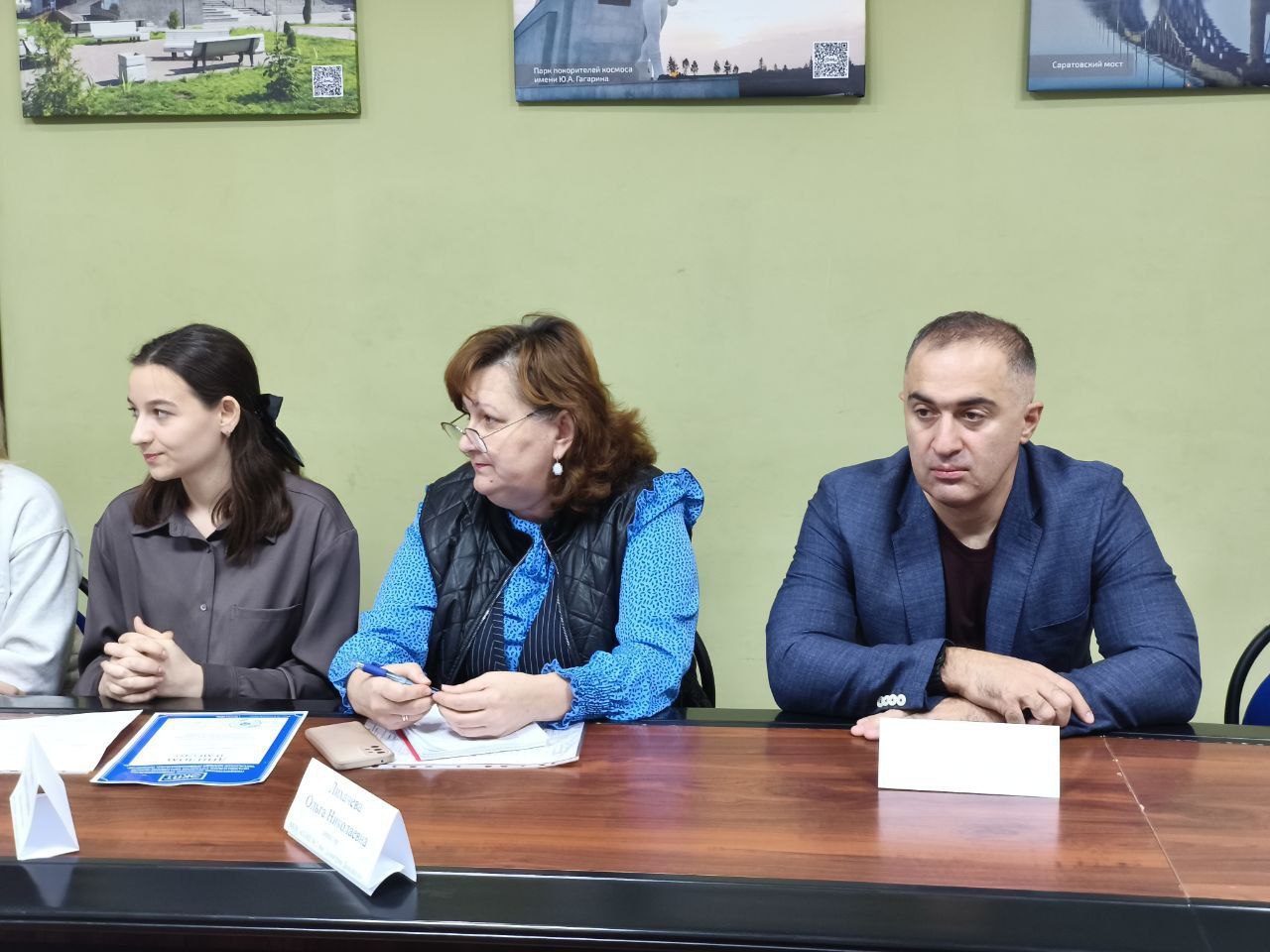 На встрече с молодыми специалистами образовательных и медицинских учреждений нашего муниципалитета обсудили вопросы условий труда и социальных гарантий На встрече с молодыми специалистами образовательных и медицинских учреждений нашего муниципалитета обсудили вопросы условий труда и социальных гарантий