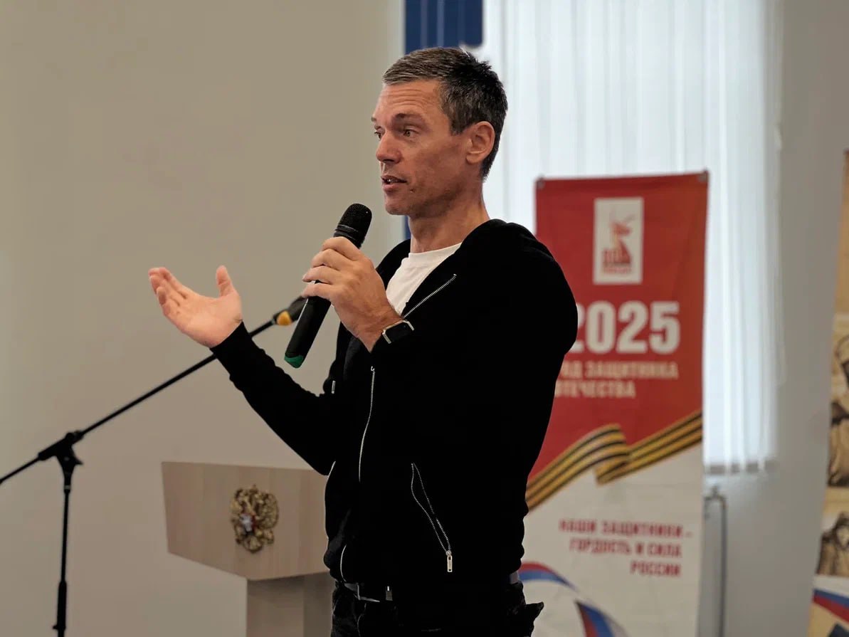 Актер Михаил Мамаев выступил перед школьниками Саратовской области Актер Михаил Мамаев выступил перед школьниками Саратовской области