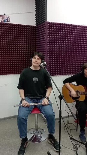 На НАШЕМ "Пляски". В программе "Самое время" (91,5 FM)* живой звук и группа, выступающаю не чаще двух раз в год