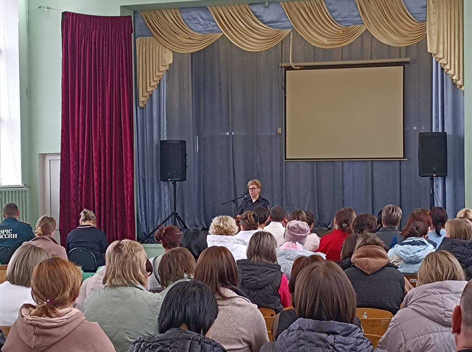 В Аркадаке полицейские посетили школьное собрание В Аркадаке полицейские посетили школьное собрание