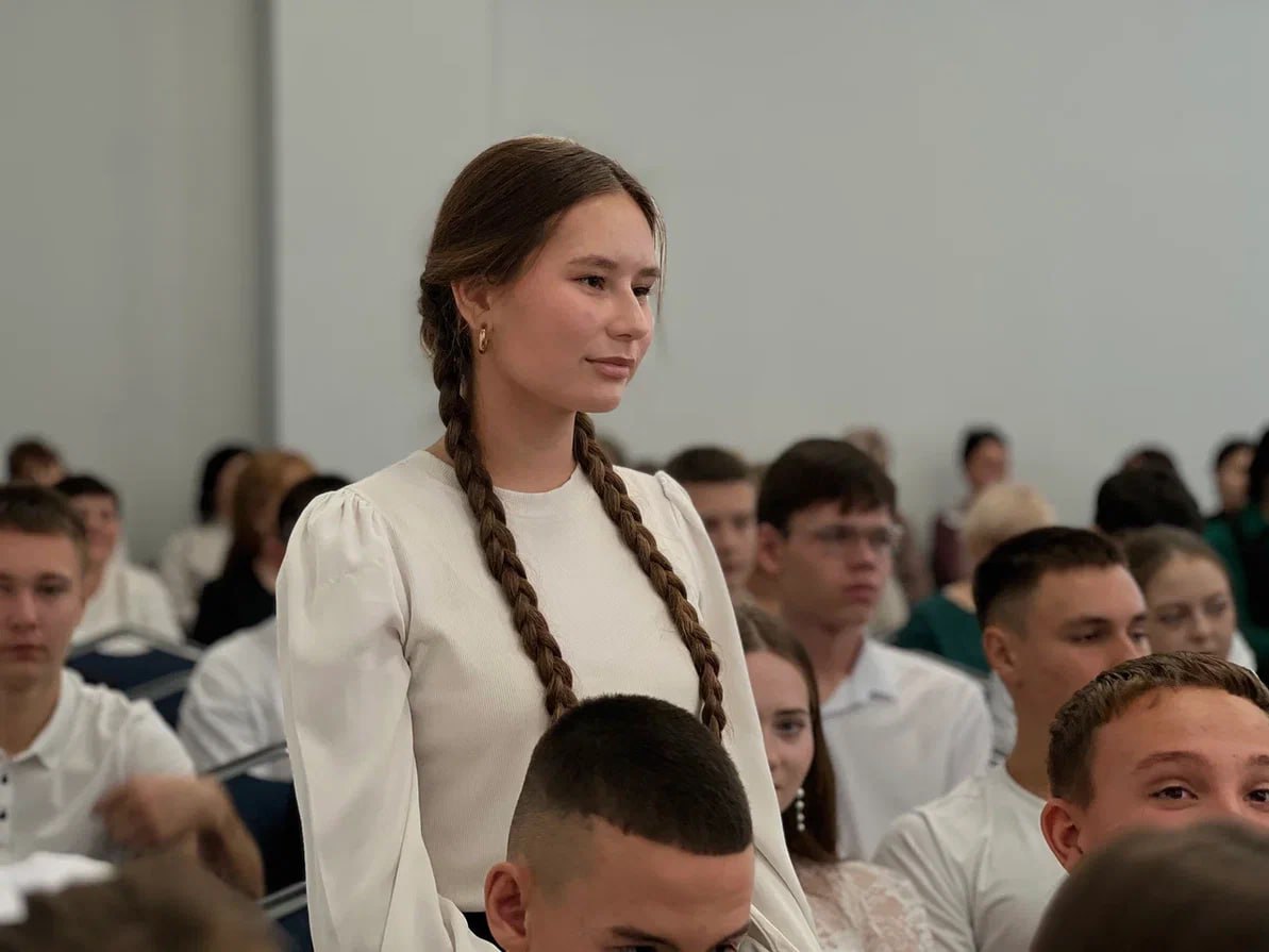 Актер Михаил Мамаев выступил перед школьниками Саратовской области Актер Михаил Мамаев выступил перед школьниками Саратовской области