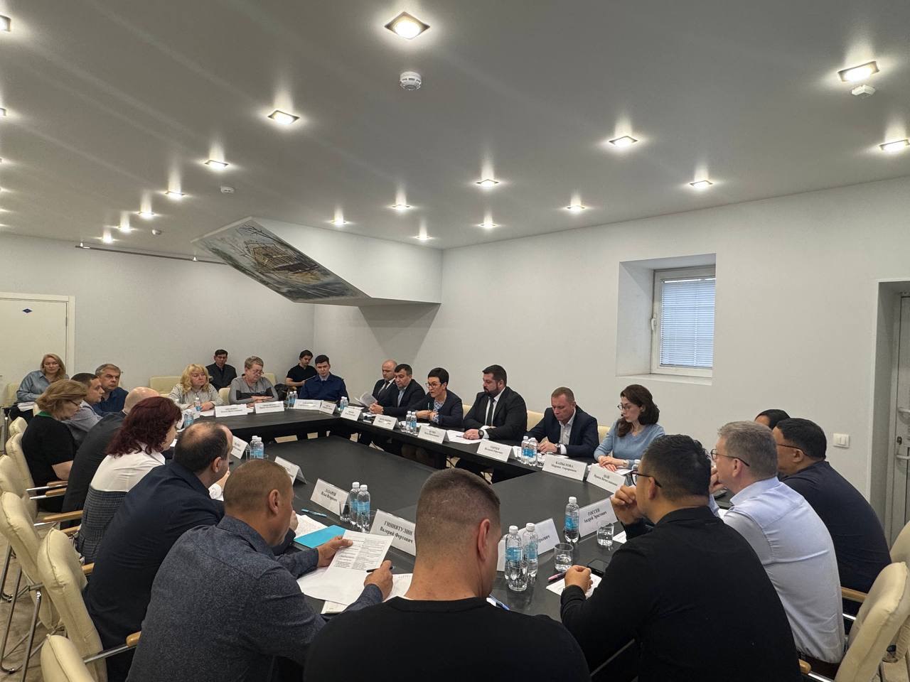 Прокурор отдела по надзору за соблюдением законов в сфере защиты интересов государства и общества прокуратуры области Глеб Заварзин принял участие в круглом столе о создании рабочей группы по вопросу розничной продажи...