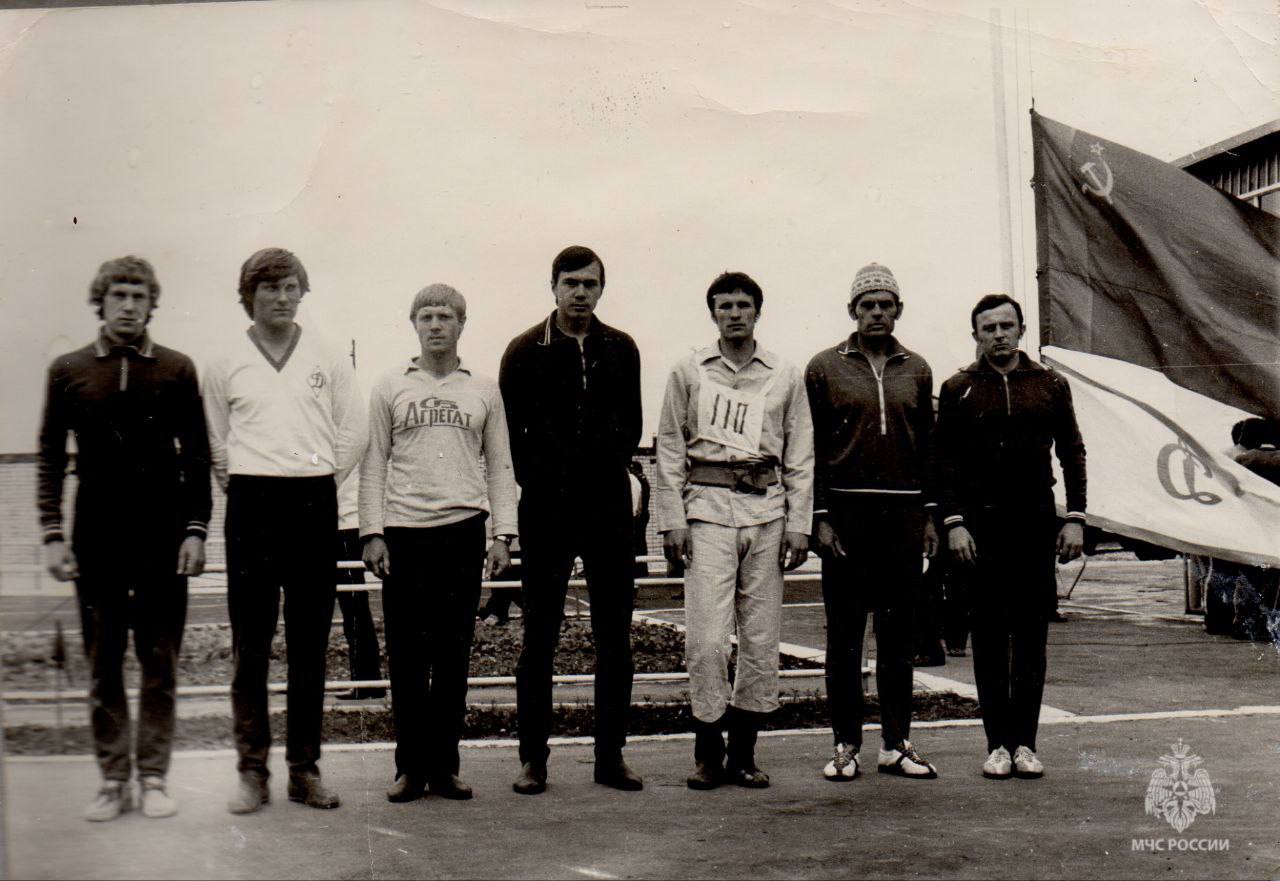 Поздравляем заслуженного ветерана Саратовской пожарной охраны Михаила Кушнаренко с днем рождения Поздравляем заслуженного ветерана Саратовской пожарной охраны Михаила Кушнаренко с днем рождения