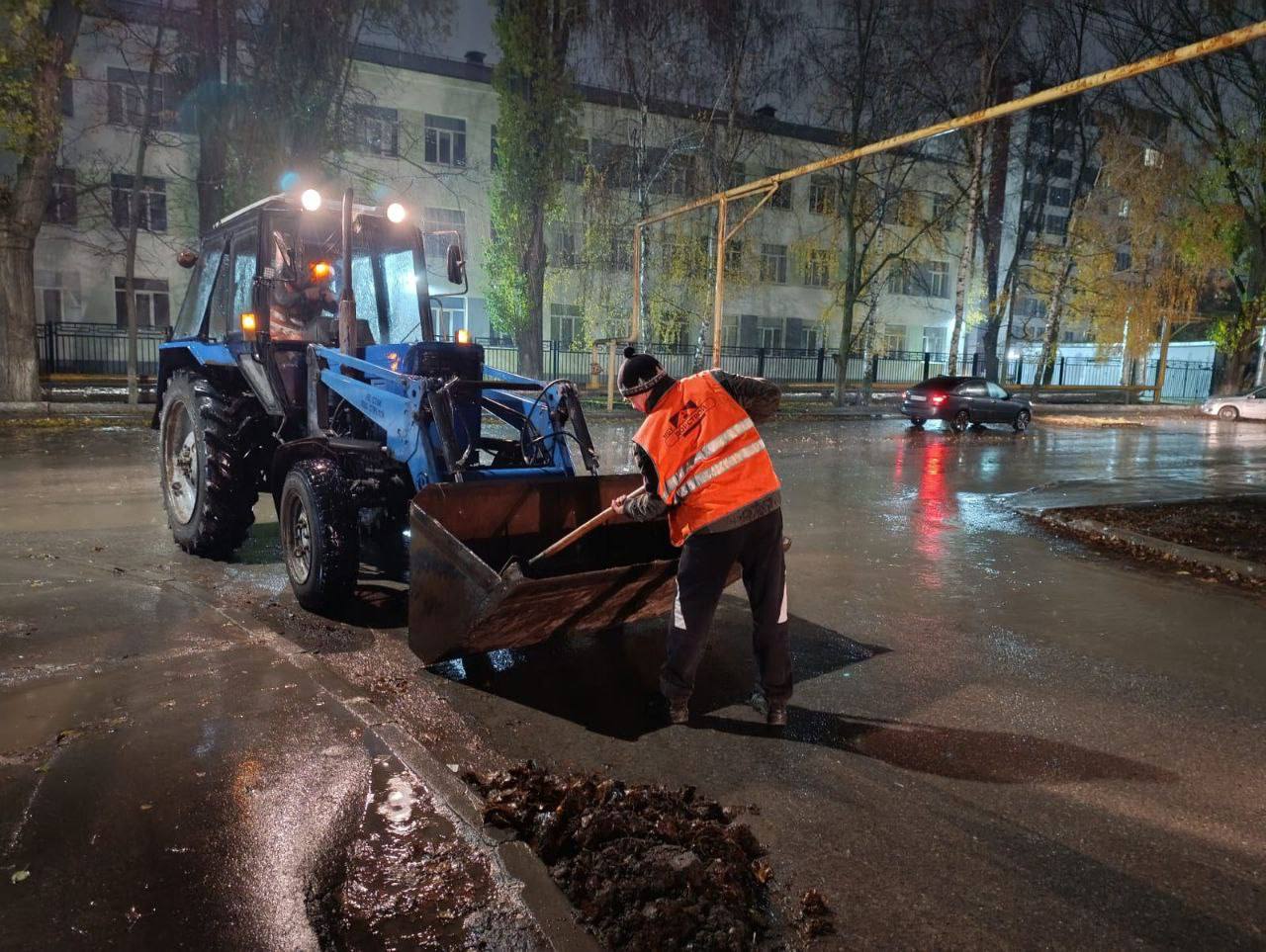 Продолжаются мероприятия по благоустройству города Продолжаются мероприятия по благоустройству города