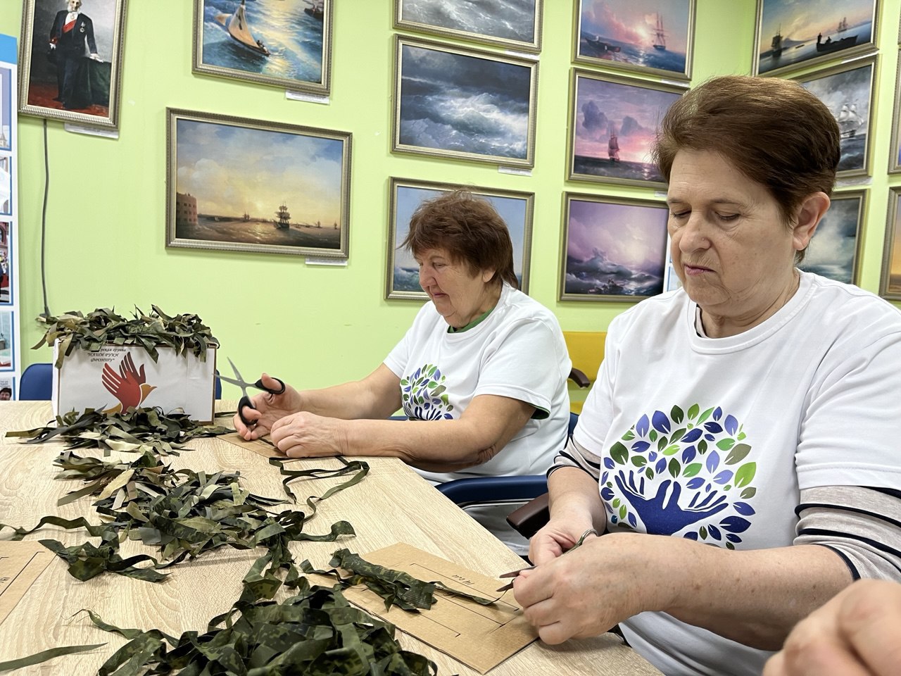 В Лысогорском районе волонтеры делают «пучки» для маскировочных сетей В Лысогорском районе волонтеры делают «пучки» для маскировочных сетей
