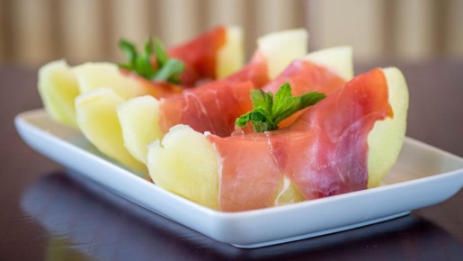 Прошутто и дыня: непревзойденная итальянская закуска за 10 минут