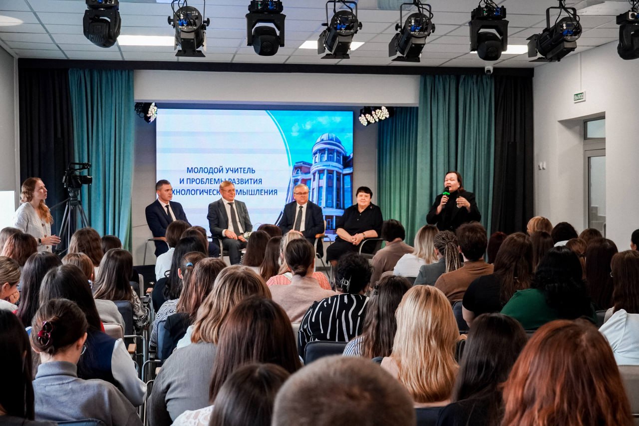 Стартовала осенняя школа для молодых педагогов Саратовской области