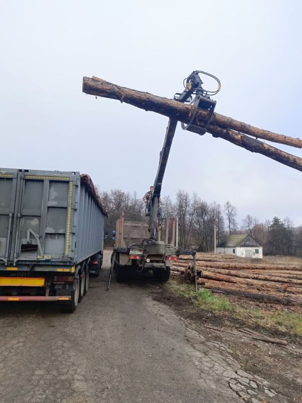 Саратовские общественники продолжают помогать фронту Саратовские общественники продолжают помогать фронту