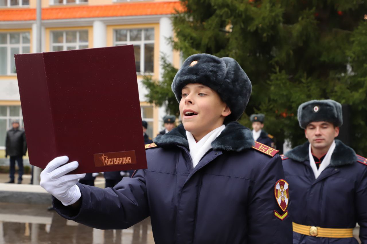 Воспитанники училища Росгвардии дали торжественную клятву кадета Воспитанники училища Росгвардии дали торжественную клятву кадета