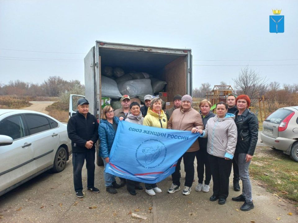 Саратовские общественники продолжают помогать фронту Саратовские общественники продолжают помогать фронту
