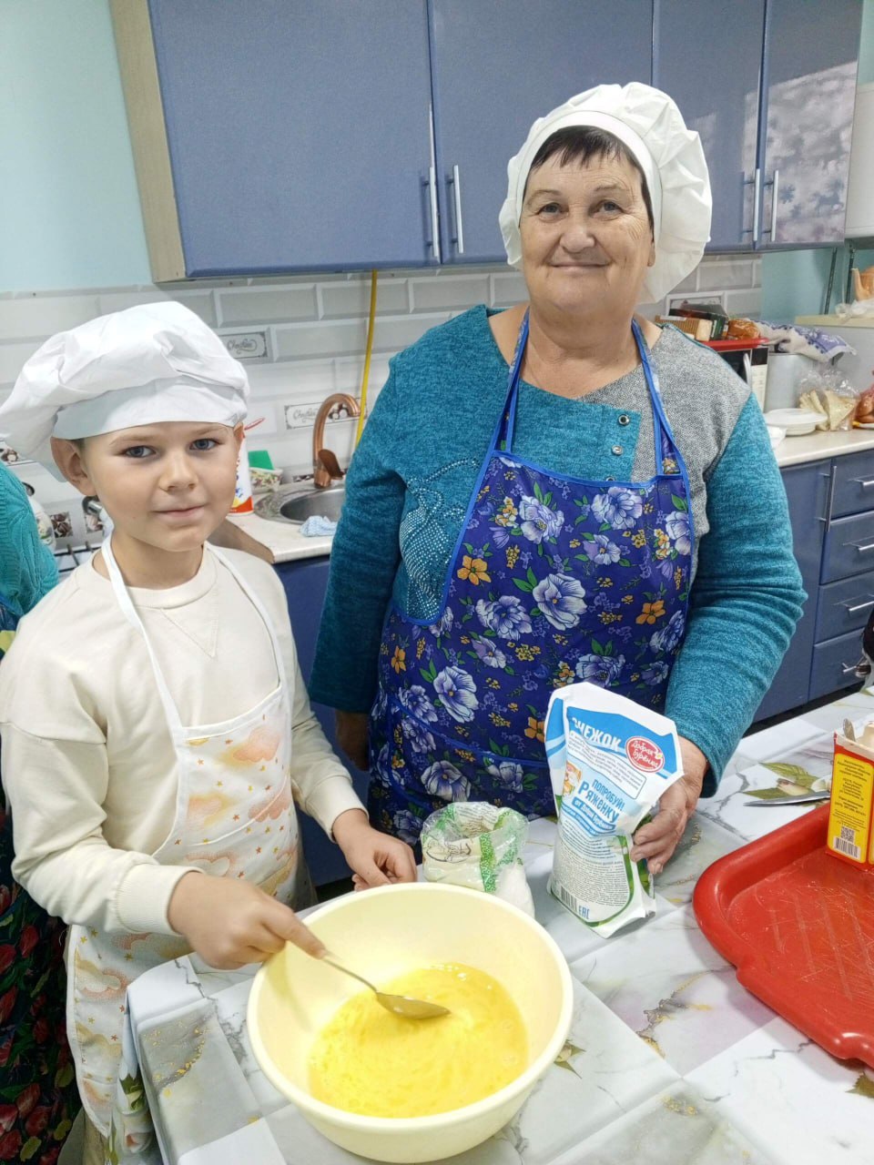 «С бабушкой мы испечем оладушки»: в центре соцобслуживания Перелюбского района прошел мастер-класс «С бабушкой мы испечем оладушки»: в центре соцобслуживания Перелюбского района прошел мастер-класс