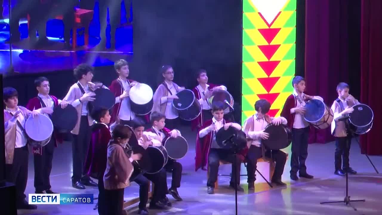 «Мы – Россия!». В главном зале Саратовского госуниверситета состоялся фестиваль национальных культур