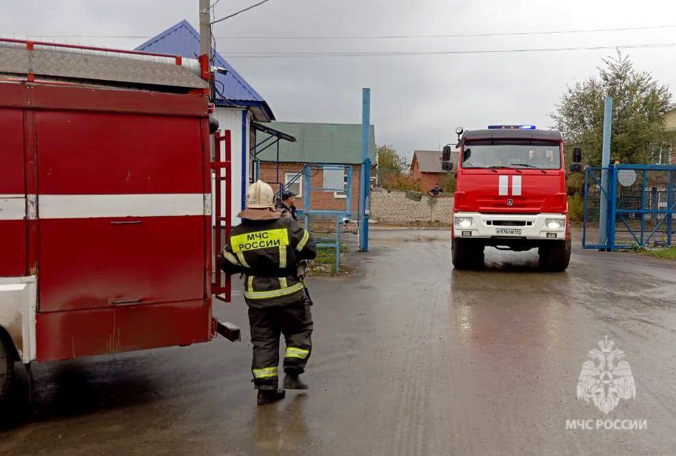 В Пугачеве учебный пожар. Огнеборцы провели пожарно-тактические учения на предприятии «Пугачевские молочные продукты» В Пугачеве учебный пожар. Огнеборцы провели пожарно-тактические учения на предприятии «Пугачевские молочные продукты»