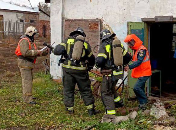 В Пугачеве учебный пожар. Огнеборцы провели пожарно-тактические учения на предприятии «Пугачевские молочные продукты» В Пугачеве учебный пожар. Огнеборцы провели пожарно-тактические учения на предприятии «Пугачевские молочные продукты»