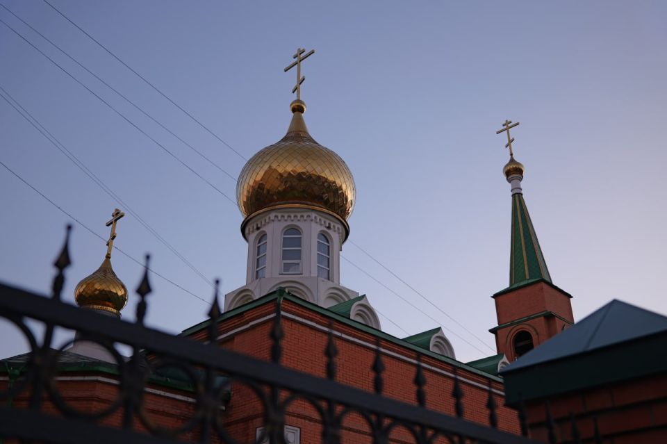 Роман Бусаргин: Сегодня вечером вместе с верующими посетил в Саратове праздничную службу в честь Казанской иконы Божией Матери