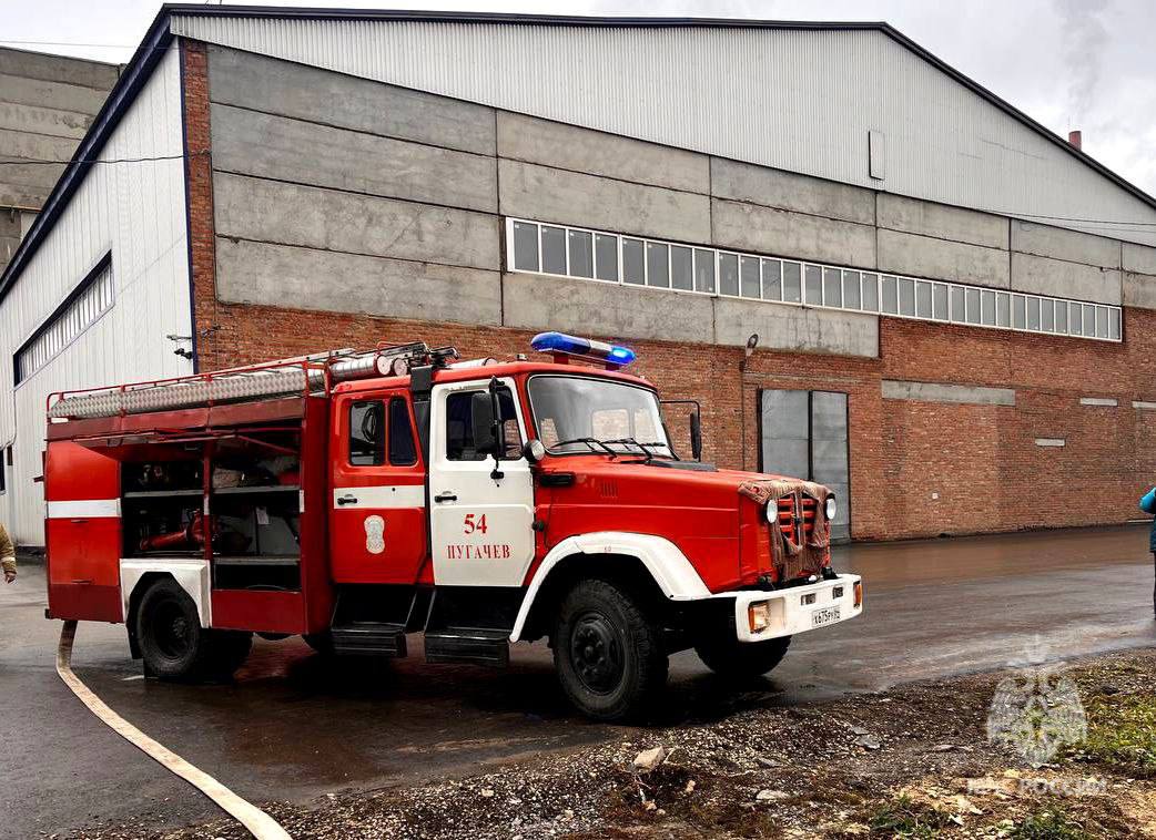 В Пугачеве учебный пожар. Огнеборцы провели пожарно-тактические учения на предприятии «Пугачевские молочные продукты» В Пугачеве учебный пожар. Огнеборцы провели пожарно-тактические учения на предприятии «Пугачевские молочные продукты»